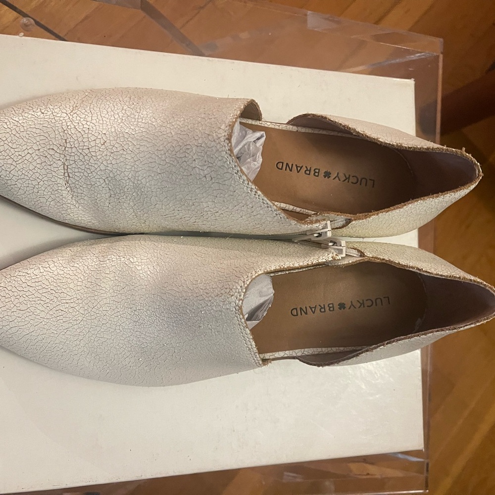 Lucky Brand Women's Textured Cream Loafers